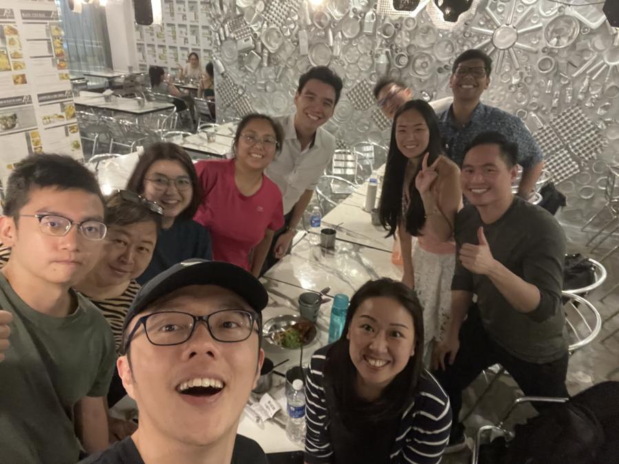 Marc's selfie with eleven people at a session.
